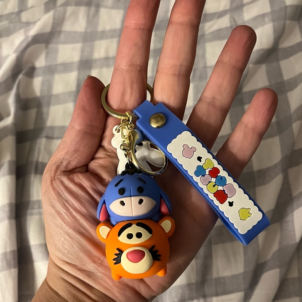 Tsum tsum eeyore and tigger keychain new